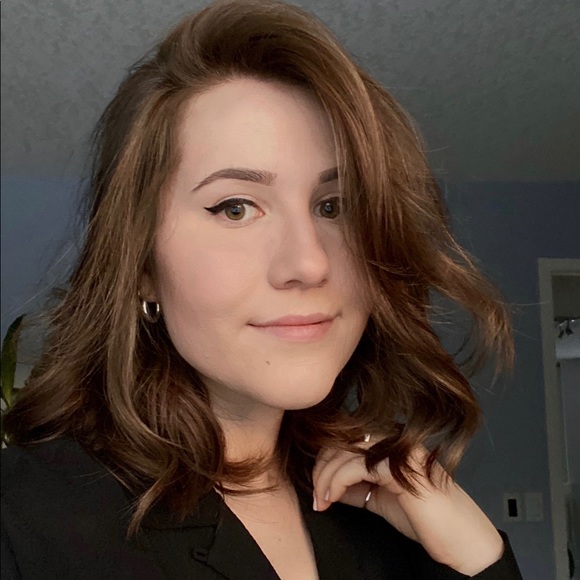 Meet your Posher, Holly - Picture 1 of 1